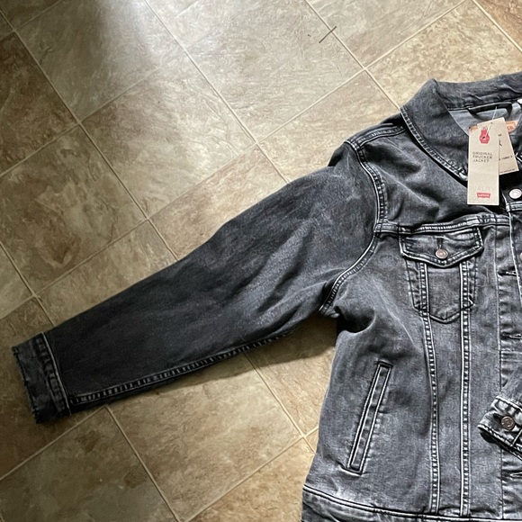 Levi’s Jacket - Picture 2 of 6